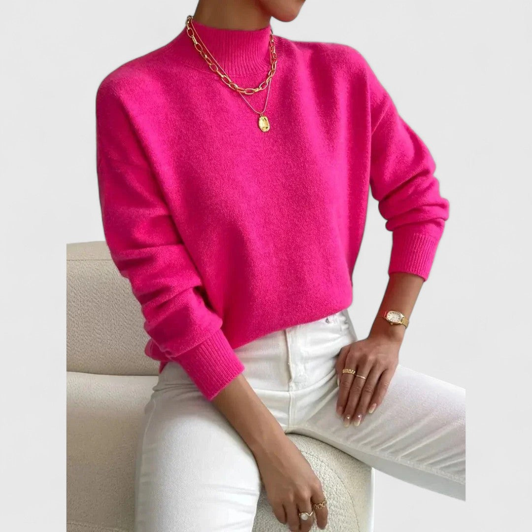 Élénk pink pulóver modellen, fehér farmerrel és arany nyakláncokkal, bordás gallérral és ujjvéggel. 9