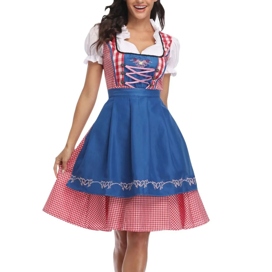 Elölnézet: piros kockás dirndl élénkkék köténnyel, rózsaszín fűzős mellrésszel és buggyos ujjú fehér blúzzal, modellen. 3