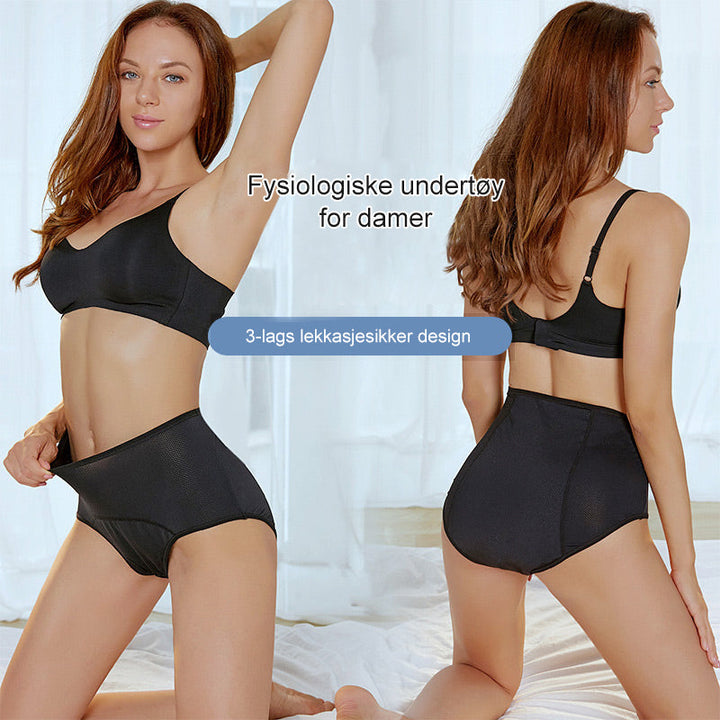 Két kép egy modellről fekete magas derekú bugyiban és melltartóban: elölről a bugyi szélét húzza, hátulról a szabás látszik. 1