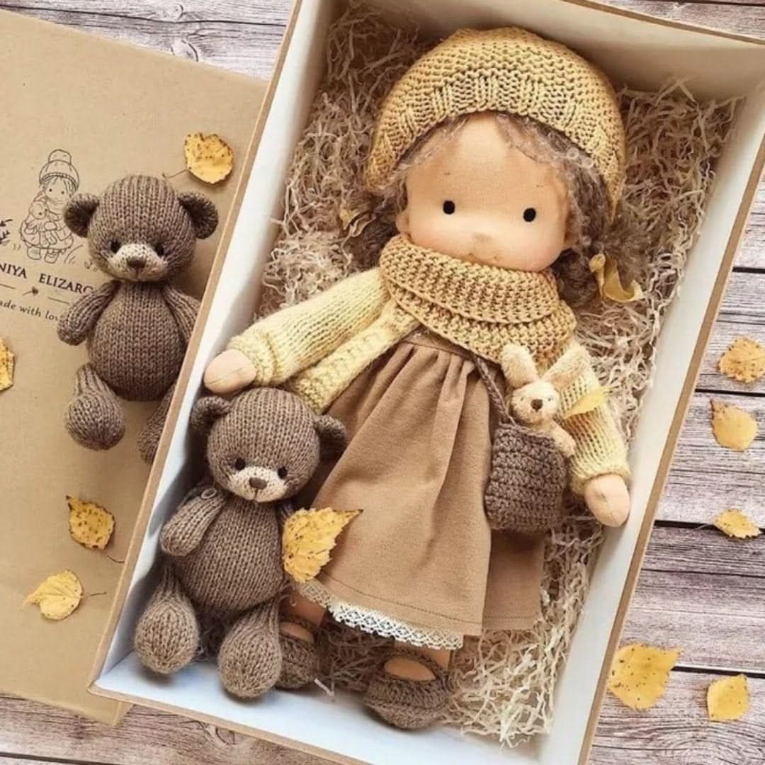Kézzel készített Waldorf-baba természetes anyagokból – 30 cm magas