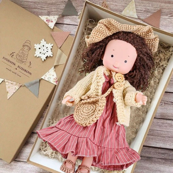 Kézzel készített Waldorf-baba természetes anyagokból – 30 cm magas