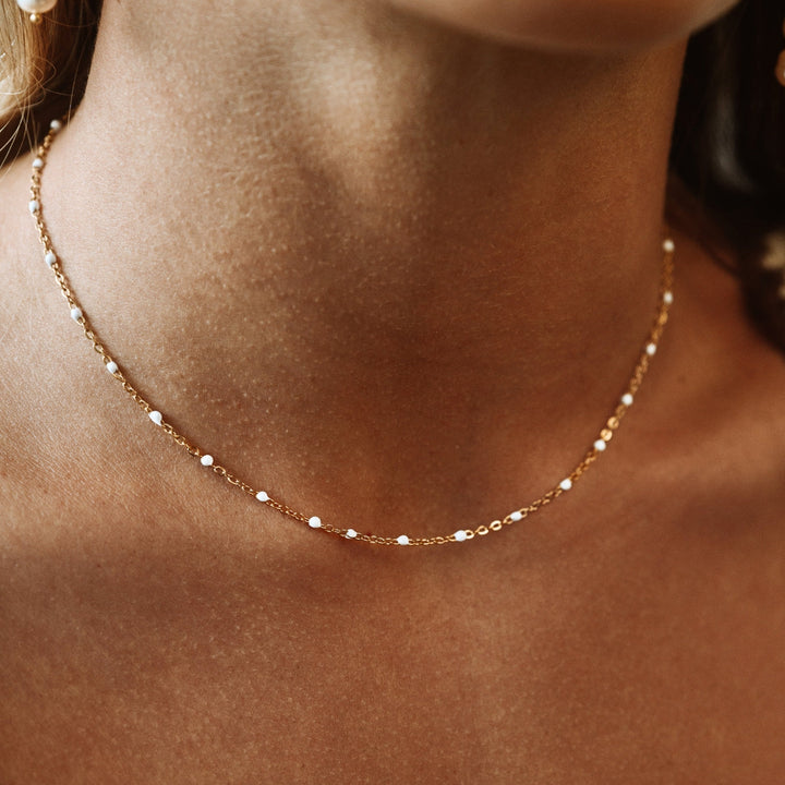 Choker fehér mázzal készült gyöngyökkel - Aurielle